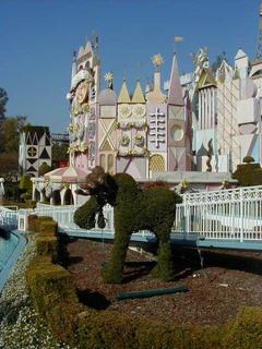 Small World ride facade<br>Location: <a href="https://www.google.com/maps/search/?api=1&query=33.81448,-117.91754" target="_new">Disneyland</a>